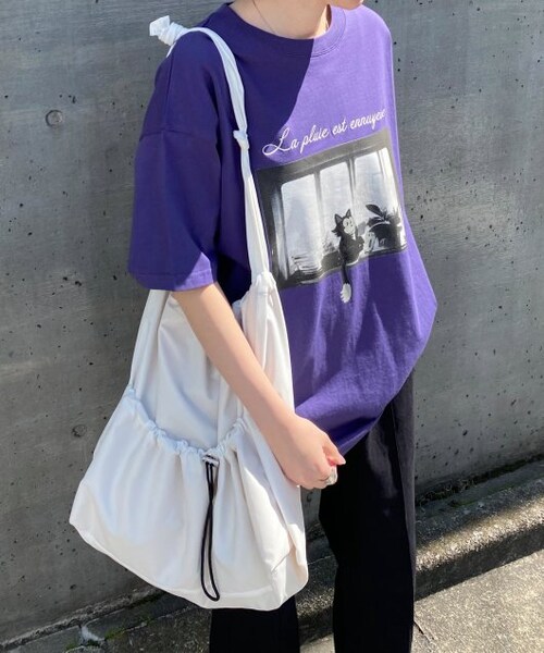 OUTLET(アウトレット)の「ネコイラストビッグTシャツ(トップス・レディース・パープル/オフシロ/オートミール・FREE)」の1枚目の写真