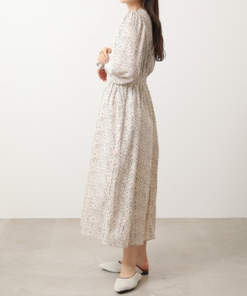 OUTLET（アウトレット）の「花柄ウエスト切替Vネックワンピース