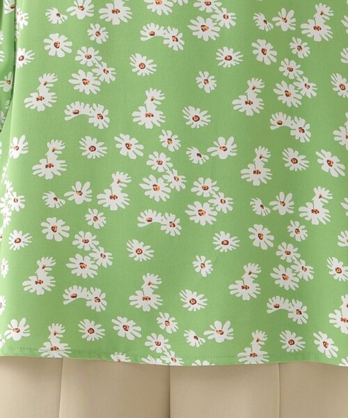 OUTLET(アウトレット)の「デイジー柄ハイネックブラウス(トップス・レディース・クロ/グリーン/オフシロ・FREE)」の14枚目の写真