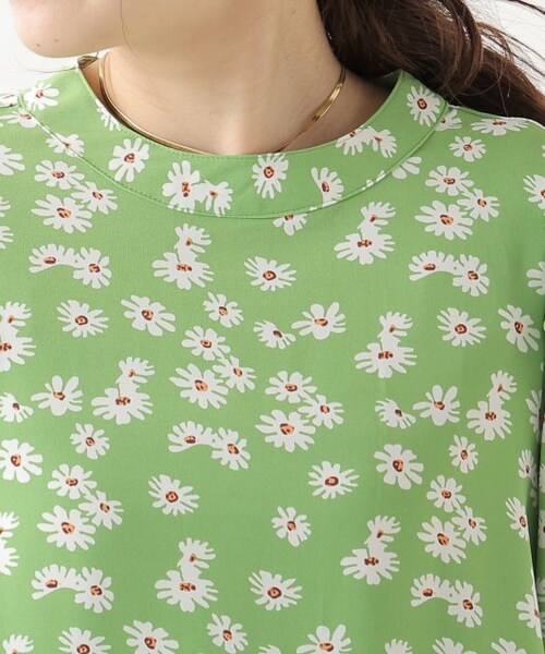 OUTLET(アウトレット)の「デイジー柄ハイネックブラウス(トップス・レディース・クロ/グリーン/オフシロ・FREE)」の11枚目の写真