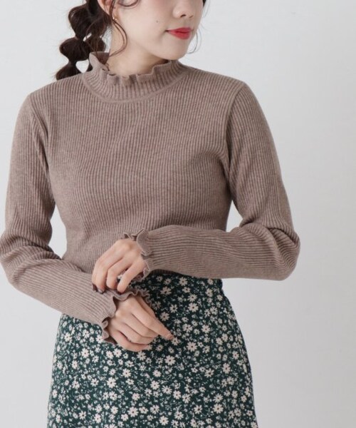 OUTLET(アウトレット)の「フリルハイネックプルオーバー(トップス・レディース・クロ/ブルー/グリーン/ベージュ/オレンジ/ワイン/オフシロ/ピスタチオ・FREE)」の4枚目の写真