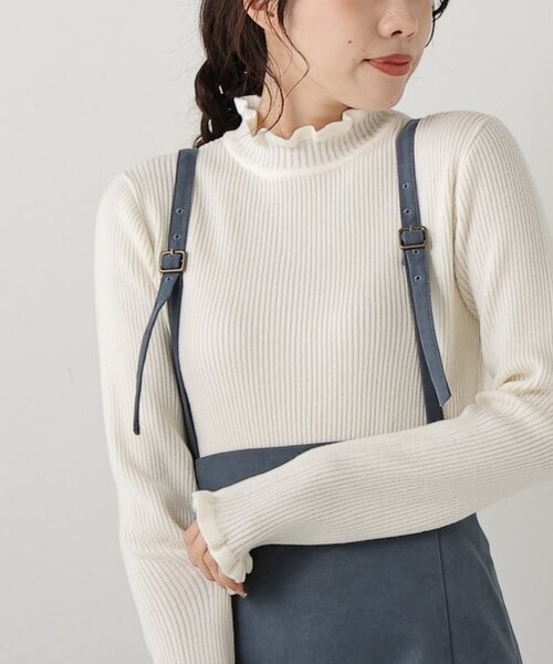 OUTLET(アウトレット)の「フリルハイネックプルオーバー(トップス・レディース・クロ/ブルー/グリーン/ベージュ/オレンジ/ワイン/オフシロ/ピスタチオ・FREE)」の7枚目の写真