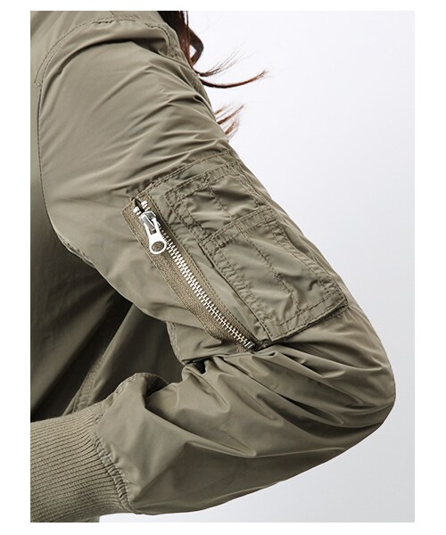 earth music&ecology(アースミュージックアンドエコロジー)の「<WEB限定大きな・小さなサイズ>MA-1ブルゾン(ブルゾン ・レディース・オフホワイト/カーキ/ネイビー・L)」の6枚目の写真