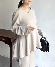 prose verse（プロズヴェール）の「【セットアップ着用可能】袖パールスカラップネックペプラムブラウス（トップス・レディース）」