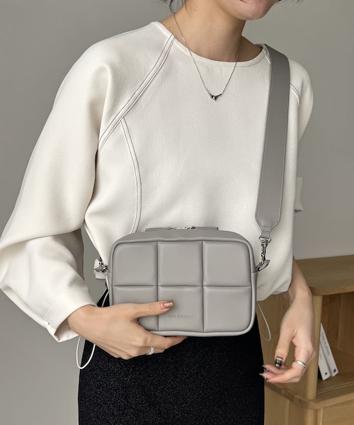 CAPRICIEUX LE'MAGE(カプリシューレマージュ)の「〈ADD CULUMN/アドカラム〉PUFF CROSS BODYバッグ(バッグ・レディース・ホワイト/グレー/ブラック・F)」の3枚目の写真