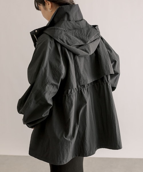 RIVE DROITE（リヴドロワ）の「予約【使い勝手抜群】フーデッドマウンテンパーカー（マウンテンパーカー・レディース・カーキ/ブラック・F）」の2枚目の写真