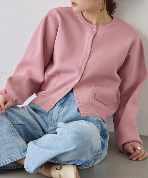 PUAL CE CIN(ピュアルセシン)の「スポンディッシュクルーネックカーディガン(カーディガン/ボレロ・レディース・オフホワイト/ピンク/グリーン/グレー・FREE)」の4枚目の写真