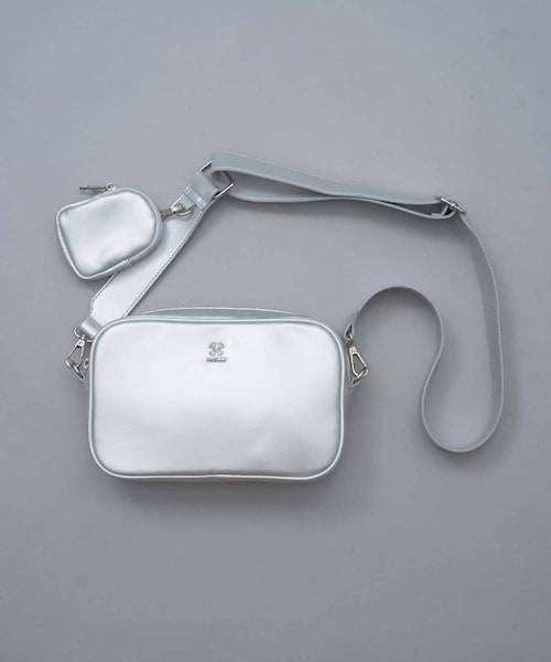 one after another NICE CLAUP(ワンアフターアナザーナイスクラップ)の「マルチケース付ボディバッグ(ボディバッグ/ウエストポーチ・レディース・シルバー/アイボリー/ブラック・0)」の1枚目の写真
