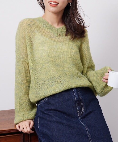 Chez toi（シェトワ）の「Vネックカラフルシアーニットプルオーバー（ニット/セーター・レディース・ベージュ/オレンジ/グリーン/ネイビー・F）」の2枚目の写真