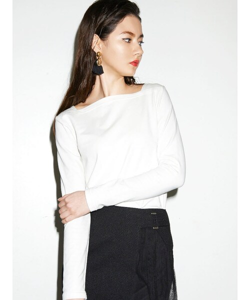 EMODA(エモダ)の「BOXボートネックロングTシャツ(トップス・レディース・ホワイト/ブラック/ライトミックス・S/M)」の4枚目の写真