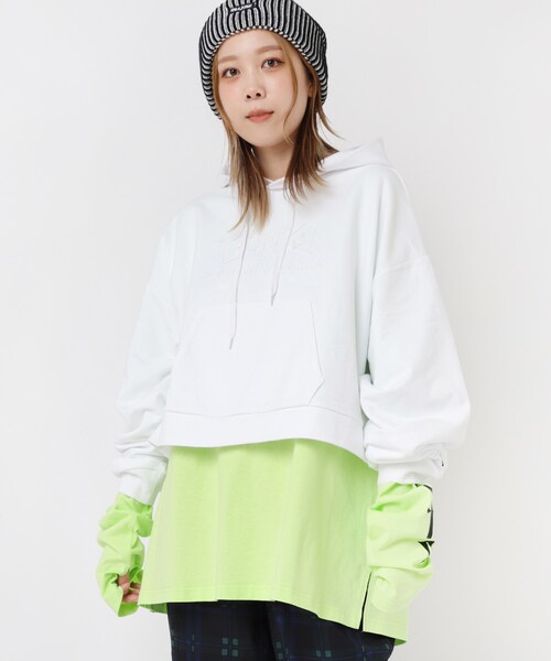 RNA（アールエヌエー）の「M2198 ショートフーディー（トップス・レディース・ホワイト/ライムグリーン/ブラック）」の4枚目の写真
