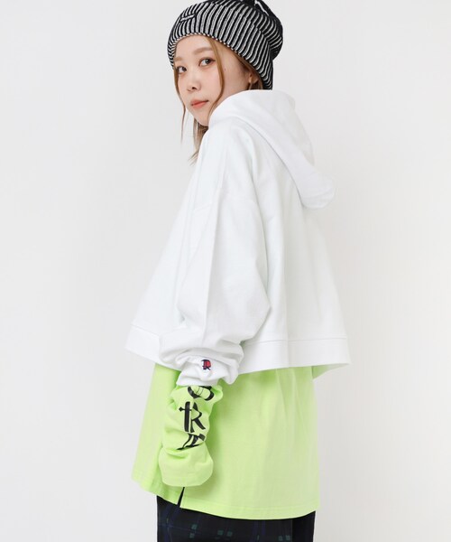 RNA（アールエヌエー）の「M2198 ショートフーディー（トップス・レディース・ホワイト/ライムグリーン/ブラック）」の5枚目の写真