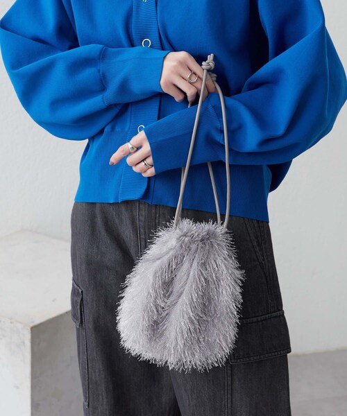 CIAOPANIC TYPY（チャオパニックティピー）の「【2024SS新作】ボールチェーン付きフリンジ巾着BAG（バッグ・レディース・アイボリー/ブラック/グレー/ブルー・ONE）」の3枚目の写真