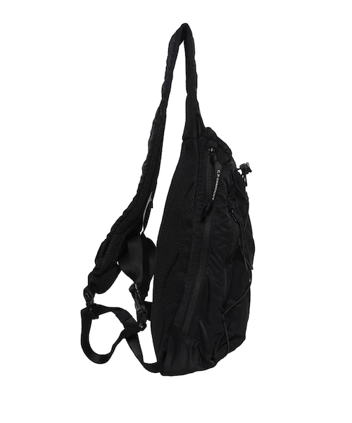 C.P. COMPANY（シーピーカンパニー）の「NYLON B CROSSBODY RUCKSACK（バッグ・メンズ・BLACK/01/GRAY/07・F）」の5枚目の写真