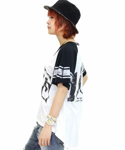 RNA SWEAT（アールエヌエースウェット）の「HITSロゴプリント配色ドレープラグラン（トップス・レディース・ホワイト×スミクロ/スミクロ×ホワイト/スミクロ×ピンク/キナリ×ビビッドピンク・M）」の5枚目の写真