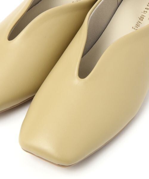 studio CLIP(スタディオクリップ)の「やわらかカラーパンプス(シューズ・シルバー02/ブラック19/イエロー60/ライトブルー82・M/L)」の14枚目の写真