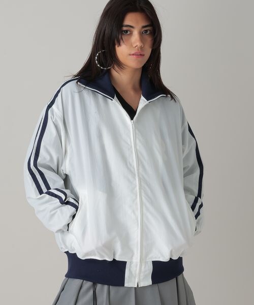 FOREVER 21（フォーエバー トゥエンティーワン）の「WEB限定トラックジャケット（ジャケット/アウター・オフホワイト05/ブラック09/ネイビー88・FREE）」の21枚目の写真