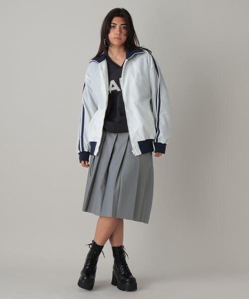 FOREVER 21（フォーエバー トゥエンティーワン）の「WEB限定トラックジャケット（ジャケット/アウター・オフホワイト05/ブラック09/ネイビー88・FREE）」の17枚目の写真