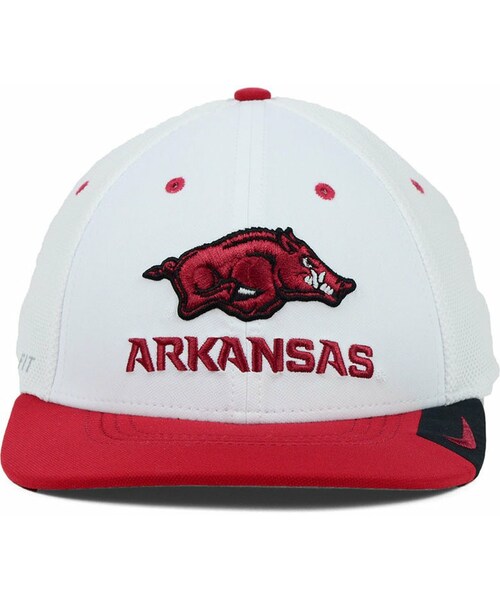 Arkansas Razorbacks Cap NIKE(ナイキ)の「Nike Arkansas Razorbacks NCAA Conference SWF Cap()」 - WEAR