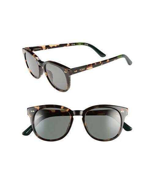 TOMS（トムス）の「TOMS 'Dodoma' 51mm Vintage Keyhole Sunglasses（サングラス・レディース・Black/ Plum/ Grey Gradient/Blonde Tortoise/ Green Grey）」の3枚目の写真