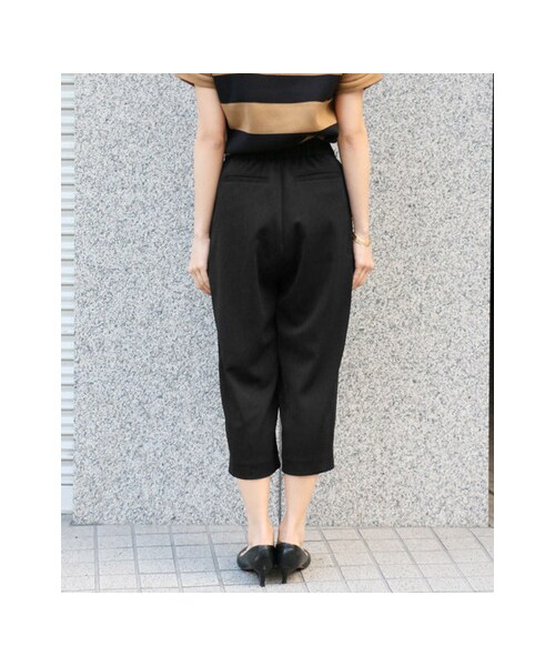 URBAN RESEARCH DOORS(アーバンリサーチドアーズ)の「クロップドタックパンツ(パンツ・レディース・NAVY/BLACK・36/38)」の9枚目の写真