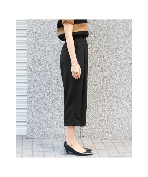 URBAN RESEARCH DOORS(アーバンリサーチドアーズ)の「クロップドタックパンツ(パンツ・レディース・NAVY/BLACK・36/38)」の8枚目の写真