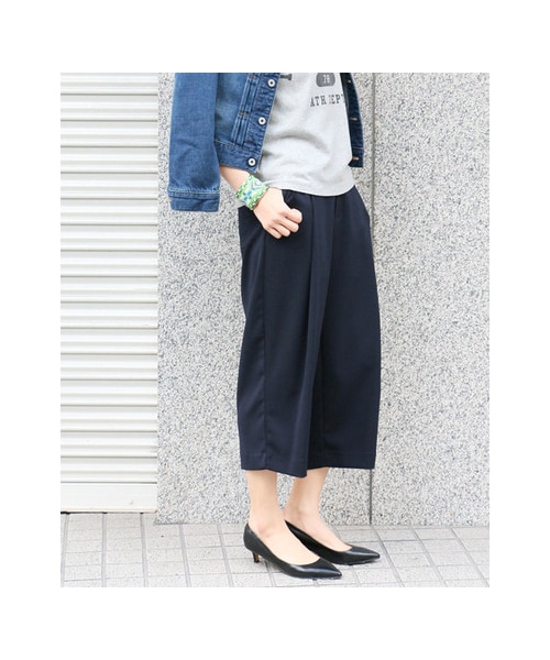 URBAN RESEARCH DOORS(アーバンリサーチドアーズ)の「クロップドタックパンツ(パンツ・レディース・NAVY/BLACK・36/38)」の4枚目の写真