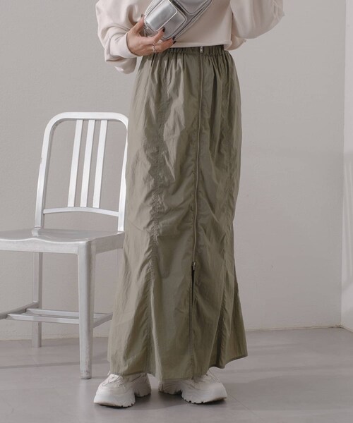 Kastane（カスタネ）の「【2.2(金)12:00発売/ダブルジップ/前後2WAY】ナイロンナロースカート（スカート・レディース・オフホワイト/カーキ/チャコールグレー・F）」の3枚目の写真