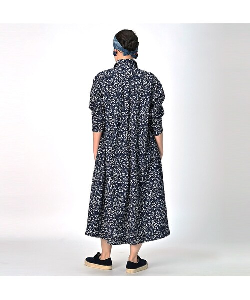 45R くろし ボーダーフラワープリントのドレス（インディゴ）☆美品