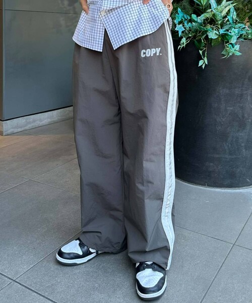 CIAOPANIC TYPY（チャオパニックティピー）の「【SOUNDS GOOOOD / サウンズグッド】リフレクタープリントナイロントラックパンツ（パンツ・レディース・ネイビー/チャコールグレー・ONE）」の2枚目の写真