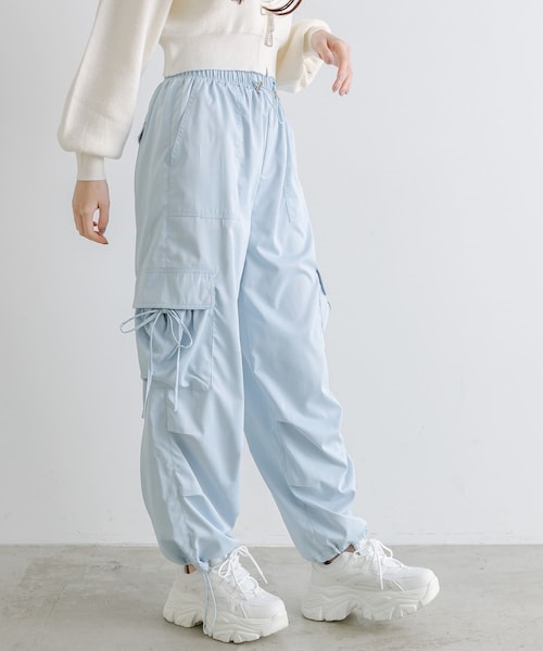 OLIVE des OLIVE（オリーブデオリーブ）の「リボンポケットカーゴパンツ（カーゴパンツ・レディース・オフホワイト/ピンク/サックスブルー/チャコールグレー・FREE）」の3枚目の写真