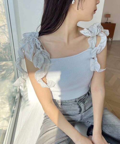 one after another NICE CLAUP（ワンアフターアナザーナイスクラップ）の「肩リボンニットビスチェ（その他トップス・レディース・オフホワイト/サックスブルー/ホワイト系その他/ブラック・0）」の4枚目の写真