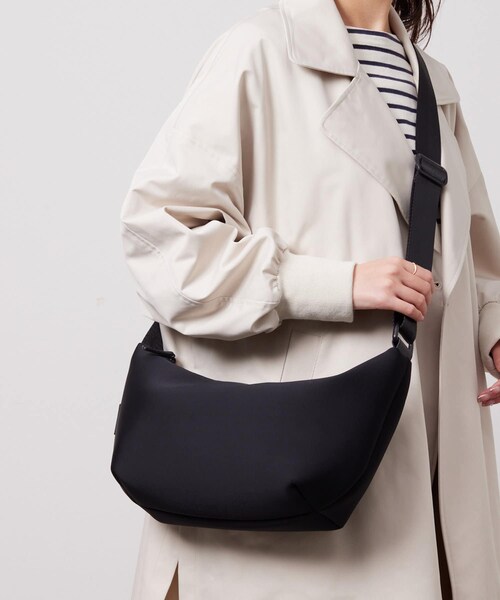 Chez toi（シェトワ）の「ダイバー素材ショルダーBAG（ショルダーバッグ・レディース・ベージュ/グレー/ブラック・FREE）」の2枚目の写真