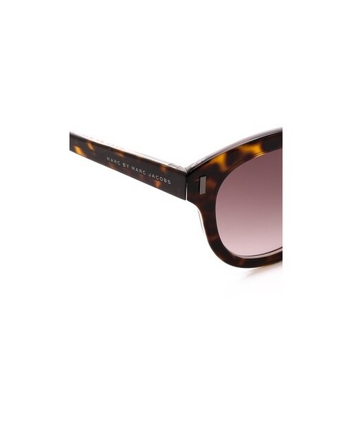 Marc by Marc Jacobs(マークバイマークジェイコブス)の「Marc by Marc Jacobs Rounded Lens Sunglasses(サングラス・レディース・Black/Grey Gradient/Havana/Brown Gradient・One Size)」の2枚目の写真