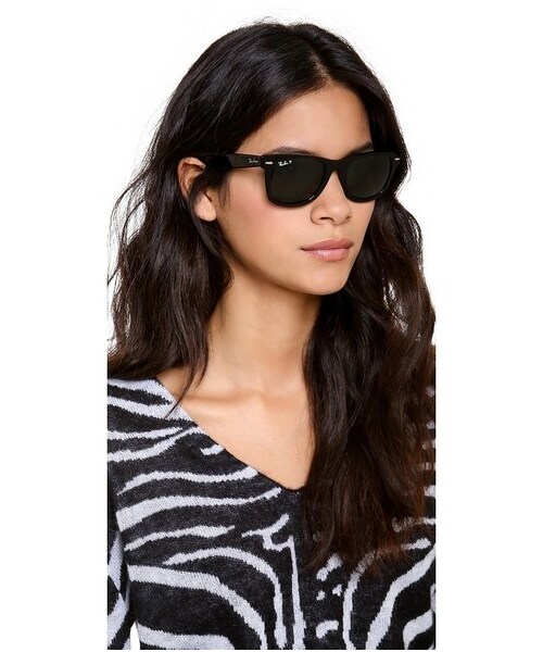 Ray-Ban(レイバン)の「Ray-Ban Polarized Wayfarer Sunglasses(サングラス・レディース・Black/Green Polar・One Size)」の6枚目の写真