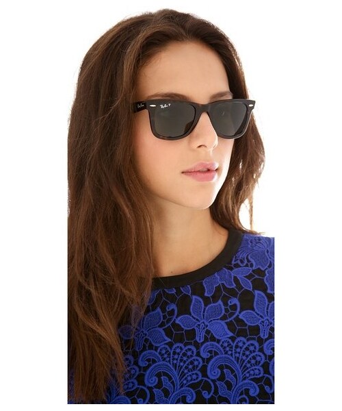 Ray-Ban(レイバン)の「Ray-Ban Polarized Wayfarer Sunglasses(サングラス・レディース・Black/Green Polar・One Size)」の7枚目の写真
