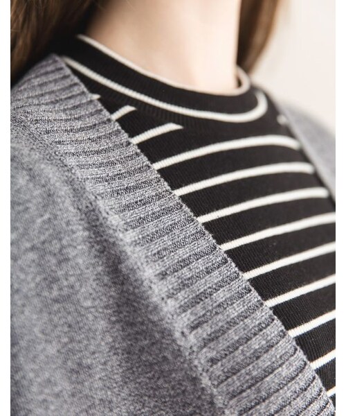 PAZZO（パッゾ）の「學院感V領寬鬆針織毛衣（トップス・レディース・白/灰・S/M）」の7枚目の写真