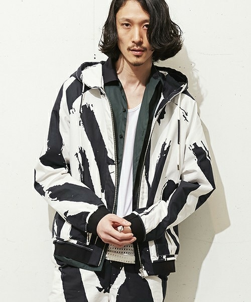 ブラックホワイト futatu3koraa様 COCURATA（コキュラタ）の「COCURATA zip hood print blouson
