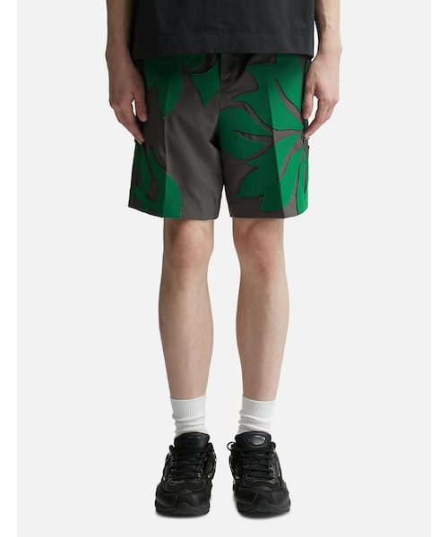 Sacai（サカイ）の「Floral Embroidered Patch Suiting Shorts
