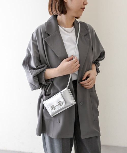 イア　パピヨネ　タッシェルポシェット 本革/220g》ボックスショルダーバッグ（ショルダーバッグ）｜ear