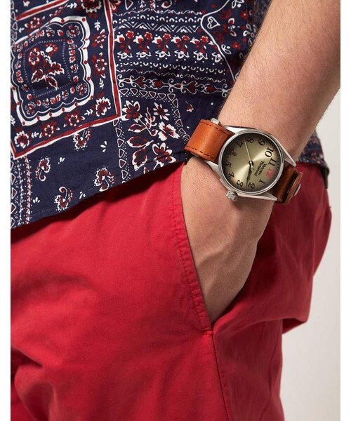 Vivienne Westwood（ヴィヴィアンウエストウッド）の「Vivienne Westwood Classic Leather Strap Watch（アナログ腕時計・メンズ・tan・One Size）」の3枚目の写真