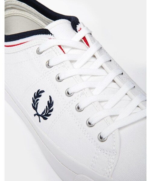 FRED PERRY（フレッドペリー）の「Fred Perry Kendrick Tipped Cuff Canvas Plimsolls（スニーカー・メンズ・white・US 13/US 11/US 12/US 9/US 8/US 7/US 10）」の3枚目の写真