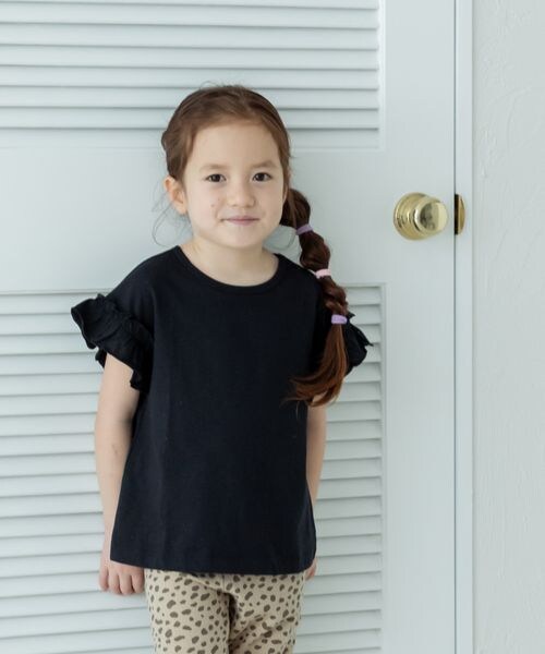 pairmanon（ペアマノン）の「選べるデザイン ガールズフリルトップス（トップス・ホワイト01/アイボリーボーダー03/ブラック09/ブラックボーダー18/ブラックフラワー19/ピンク20/ライトピンク21/ライトピンク24/ピンクフラワー25/ライム63/ライトベージュ64/ミントボーダー75/ブルー80/ライトブルー81/ブルー84/ミックスボーダー85/パープル90/ラベンダー92/パープル93・100/110/120/130/140/150/80/90）」の6枚目の写真