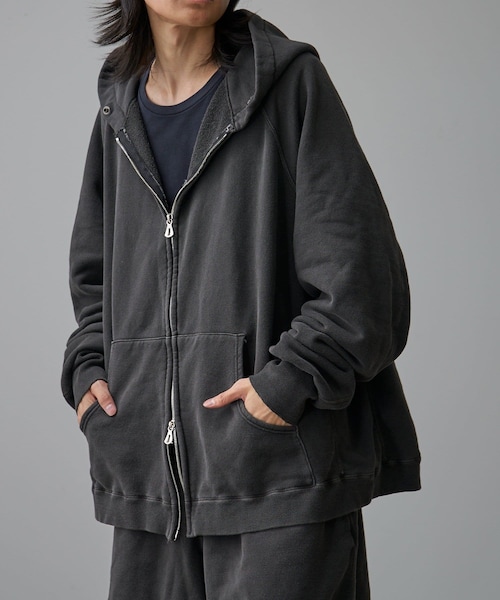 Lui's(ルイス)の「【ITTI×Lui's】 ピグメントジップアップフーディー(トップス・メンズ・ブラック・F)」の1枚目の写真