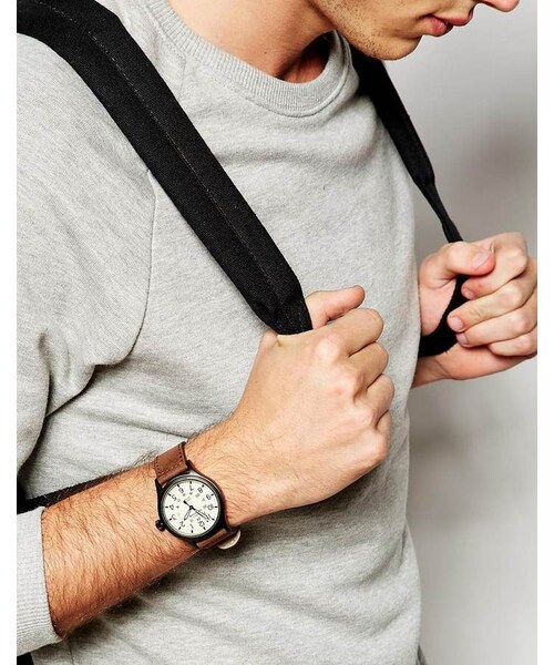 TIMEX（タイメックス）の「Timex Originals Suede Strap Watch（アナログ腕時計・メンズ・brown）」の2枚目の写真