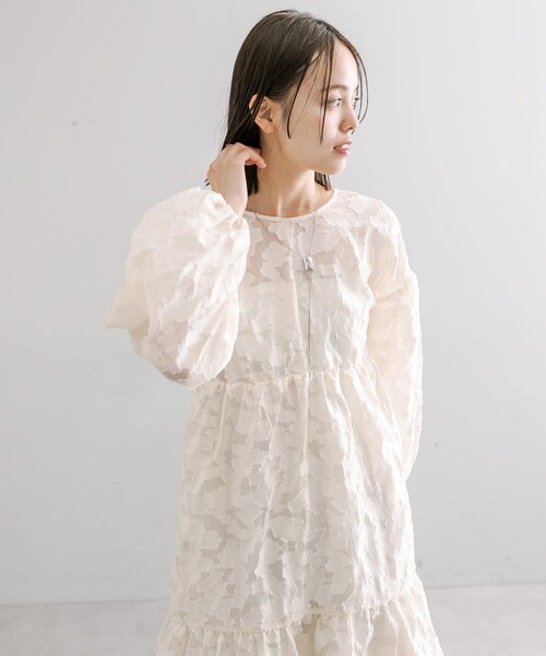 mystic（ミスティック）の「【2色展開】花柄オーガンジーワンピース