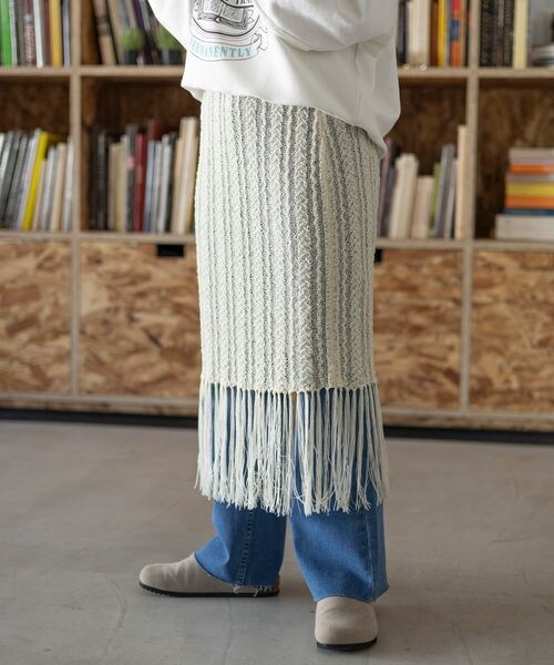 LEPSIM（レプシィム）の「7ゲージフリンジニットスカート（スカート・オフホワイト08/ブラック09・FREE SIZE）」の3枚目の写真