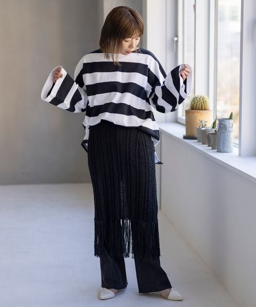 LEPSIM（レプシィム）の「7ゲージフリンジニットスカート（スカート・オフホワイト08/ブラック09・FREE SIZE）」の11枚目の写真