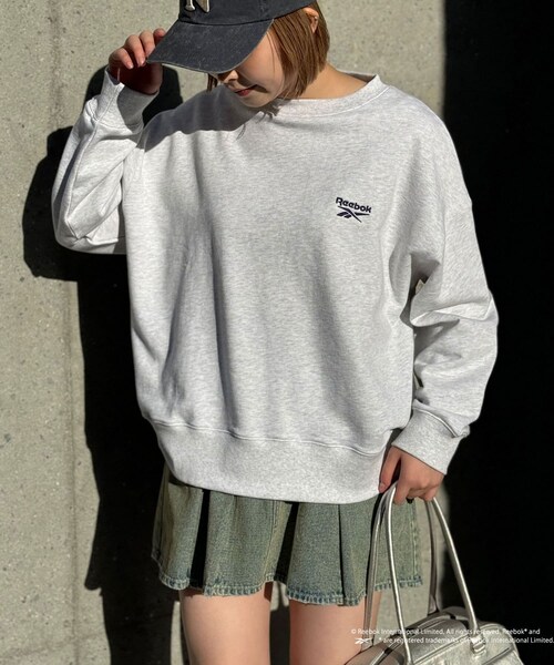 CIAOPANIC（チャオパニック）の「【2024SS】【Reebok/リーボック】別注ワンポイント刺繍ロゴスウェット（トップス・レディース・アイボリー/ネイビー/ライトグレー/ブラック・L）」の3枚目の写真