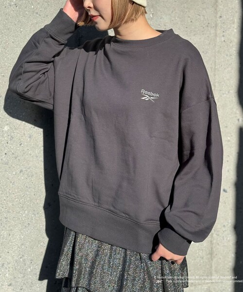 CIAOPANIC（チャオパニック）の「【2024SS】【Reebok/リーボック】別注ワンポイント刺繍ロゴスウェット（トップス・レディース・アイボリー/ネイビー/ライトグレー/ブラック・L）」の2枚目の写真